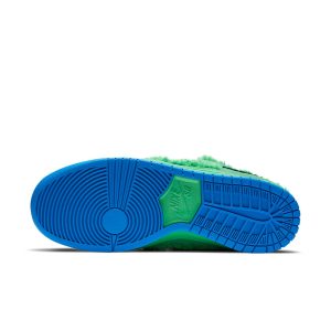 Nike x Grateful Dead SB Dunk Low “Green Bear”