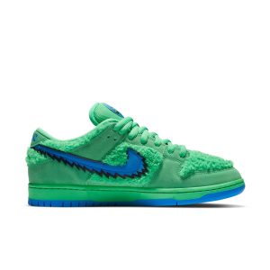 Nike x Grateful Dead SB Dunk Low “Green Bear”