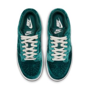 Nike Dunk Low “Green Velvet”