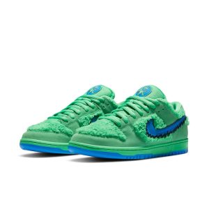 Nike x Grateful Dead SB Dunk Low “Green Bear”