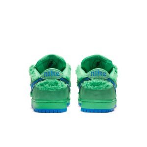 Nike x Grateful Dead SB Dunk Low “Green Bear”