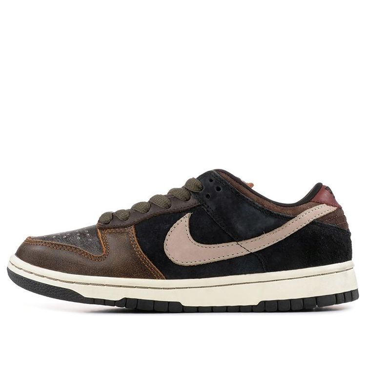 Nike SB Dunk Low Premium "Strummer"
