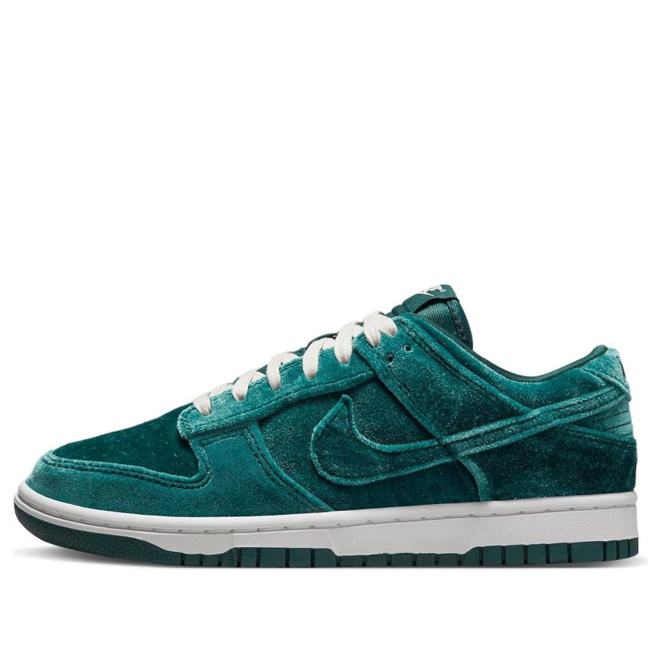 Nike Dunk Low "Green Velvet"
